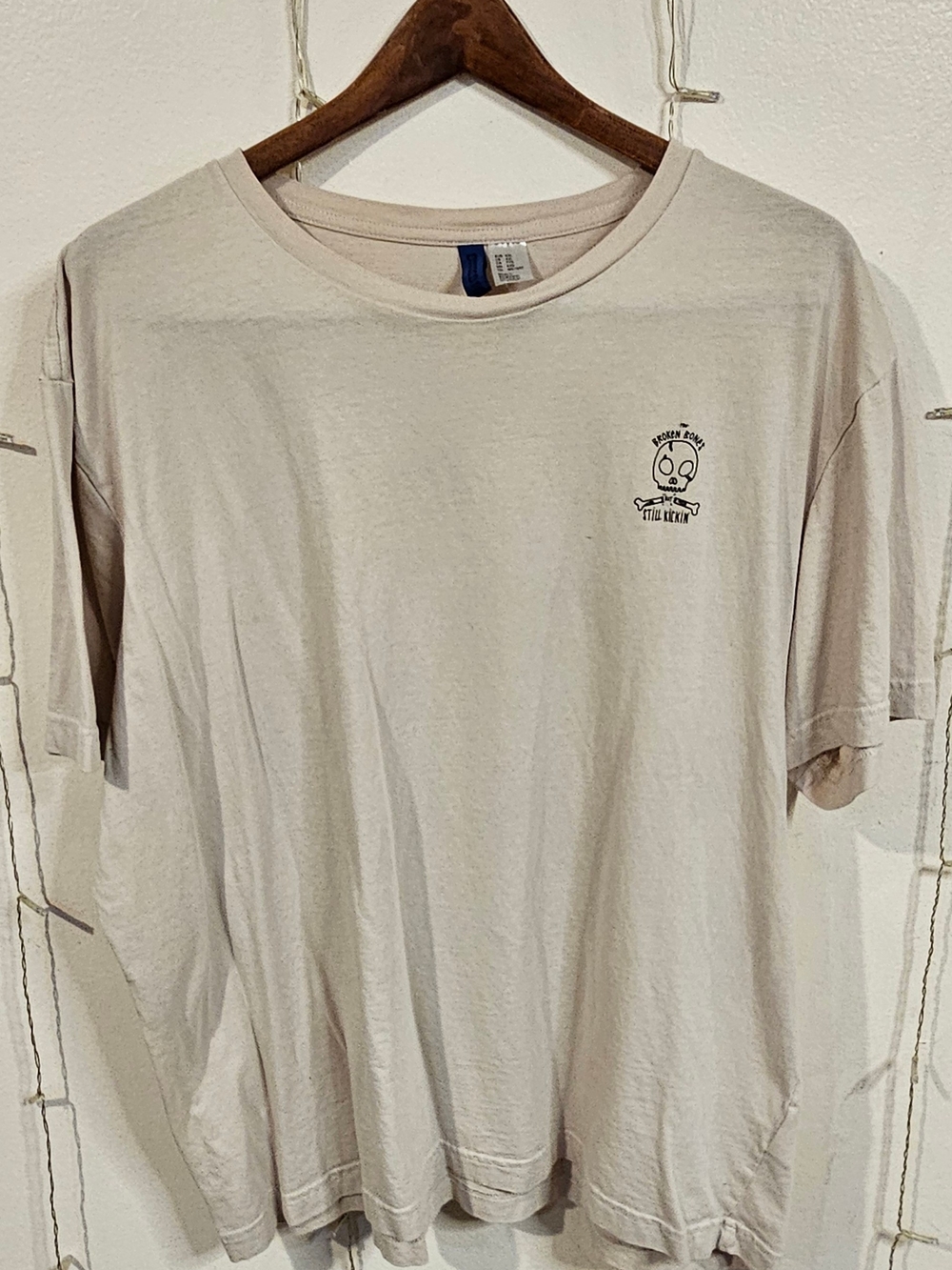 H&M Cream Short Sleeve Crew Neck T-Shirt with Small Skull Graphic